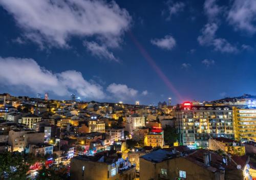 razgled, Hostel Nostalji - Taksim Square 500 meter in Sisli