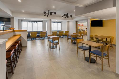 Ēdiens un dzērieni, Hampton Inn Staunton in Jolivue (VA)