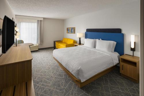 1 king bed, 1 sofa bed