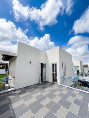Signature 2BR - Luxury Villa - Santorini - Negombo in Kadirana North