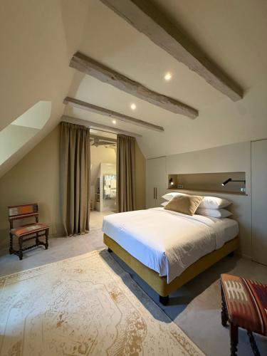 1 king bed, 1 sofa bed