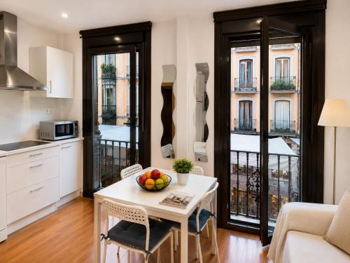 Estudio con balcones en el corazón de Granada