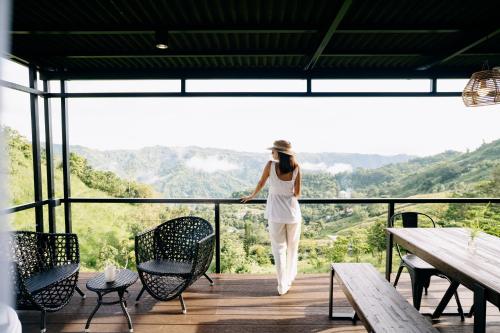 View, Grey Rock Mountain Cabin w/ Jacuzzi in Balamban