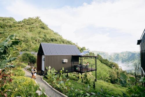 Grey Rock Mountain Cabin w/ Jacuzzi in Balamban