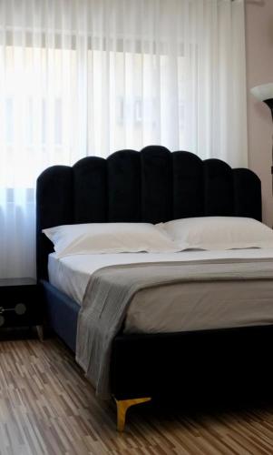 AT Blloku Apartment - image 4