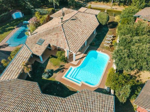 Villa Temara à Soustons Plage , piscine , Golf, Lac Marin
