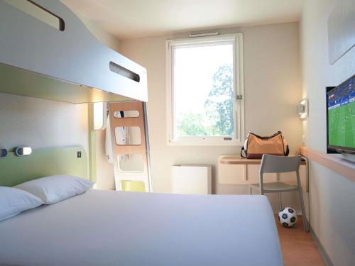 ibis budget Caen Porte de Bretagne Room Type - Double Room with Bunk Bed