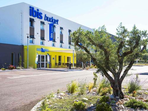. Ibis Budget Saint-Martin-de-Crau Porte de Camargue