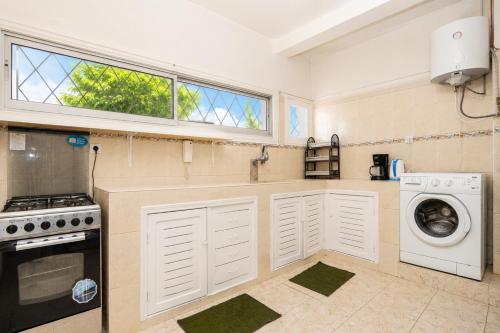 Spacious Apart in a Villa - 3 min to Beach in Swiss City