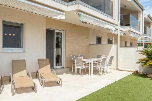 Beachfront Reiterer Villa V1 with Jacuzzi 30 meters from the Beach - CROWONDER LUXURY RENT - image 4