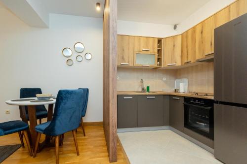 Kitchen, RONDO Studio & Apartments in Ulcinj