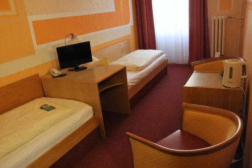 2 twin beds
