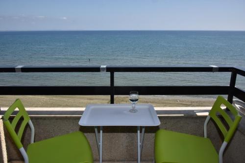 Stadem Studios in Kastella Beach