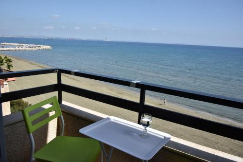 Stadem Studios in Kastella Beach