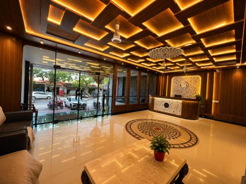 Sitara Grand HS Palace, 1 km from Har Ke Pauri, Haridwar #privateparking in Hiranwara