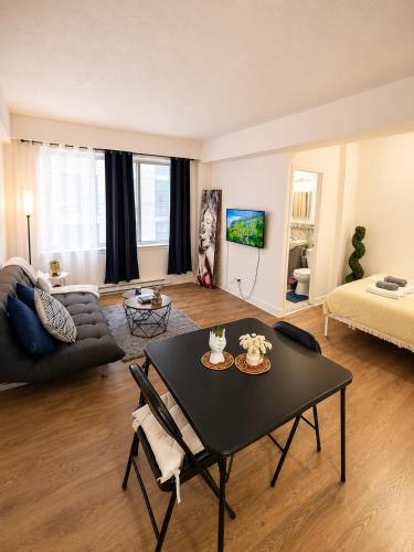 Marilyn Studio Downtown up to 4 persons near subway on downtown Montreal
