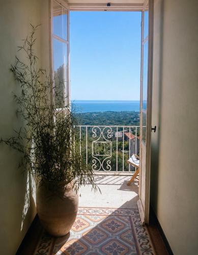 Chambres d'hôte A Caserella, Maison de village rénovée avec vue sur mer (Chambres d'hote A Caserella, Maison de village renovee avec vue sur mer) in Valle-di-Campoloro