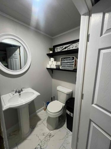 Stylish Container Stay Near Dallas - Hidden Trail in Balch Springs (TX)