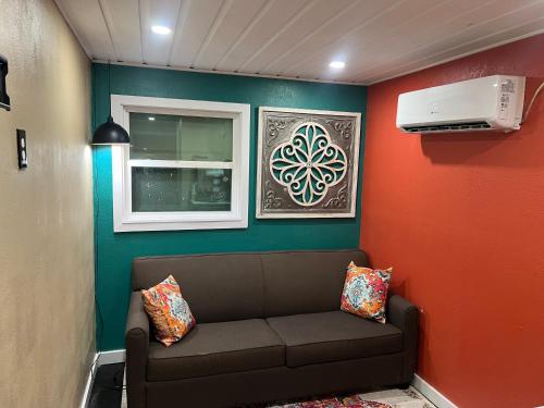 Stylish Container Stay Near Dallas - Hidden Trail in Balch Springs (TX)