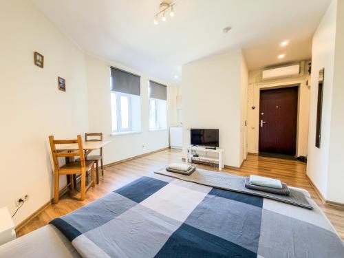 City Escape - Comfortable City Stays with Free Parking On Premises