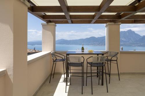 Towerhill Apartment with Roofterrace and shared Po