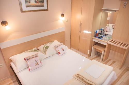 Apartment Luka - image 11