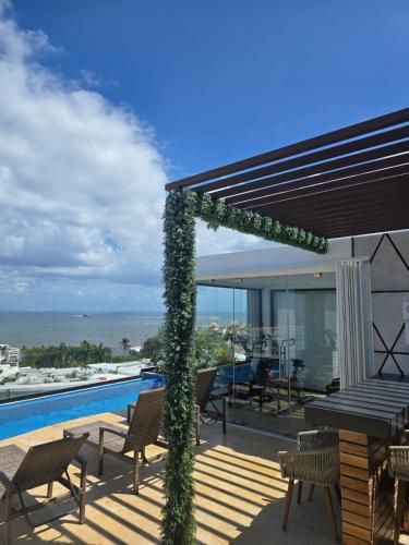 Apartment steps from the beach, rooftop pool, H101