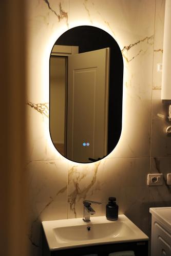 Royal Residence Apartment - image 2