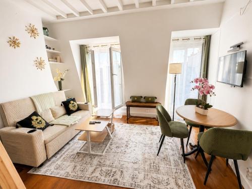Elegant Paris Loft in the Heart of Le Marais 20 min walk to Louvre and Notre Dame