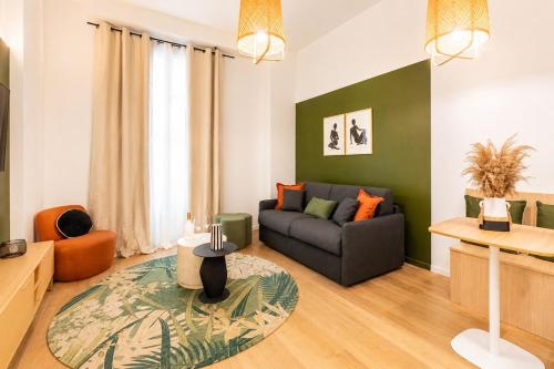 Bright & Chic Studio I Walk to Eiffel Tower I Central Location Close to Metro