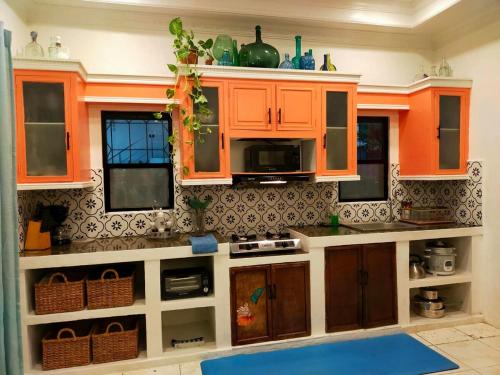Bright & Spacious Stay in the Heart of Town in Compostela
