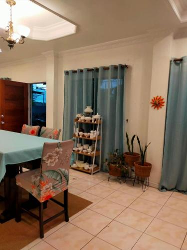 Bright & Spacious Stay in the Heart of Town in Compostela