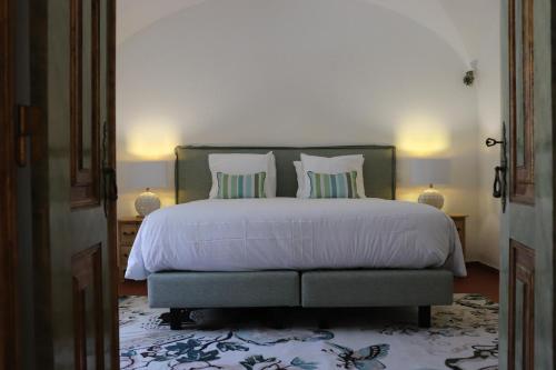 1 queen bed, 1 sofa bed