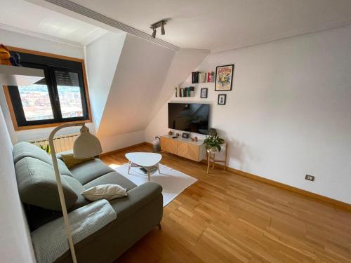 Cozy Atico con encanto Entrada facil a Oviedo