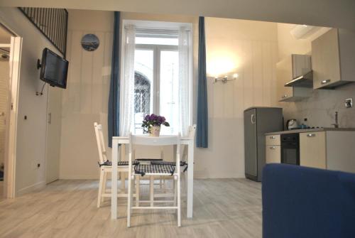 Smart Central Apartments San Gregorio, Neapel (Foto 5)