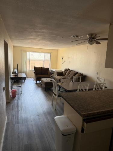 2Bd 2Ba Prime Westwood One Block from UCLA