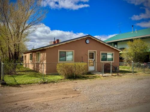 . Charming Adobe 2 Bedroom Casa Near Train