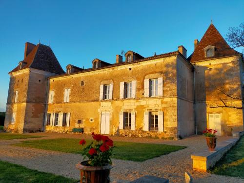 Les Gîtes de Feydoux (Les Gites de Feydoux) in Lempzours
