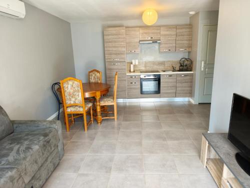 Air-conditioned apartment with parking near Caen - Location saisonnière - Ifs