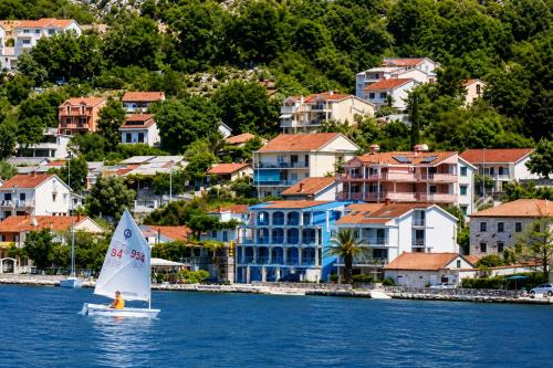 MAXIM AZURE RESIDENCE Waterfront ApartHotel
