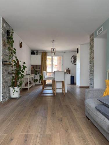 Beautiful 2-bedroom apartment with air conditioning - Tram - Balconies - Quiet