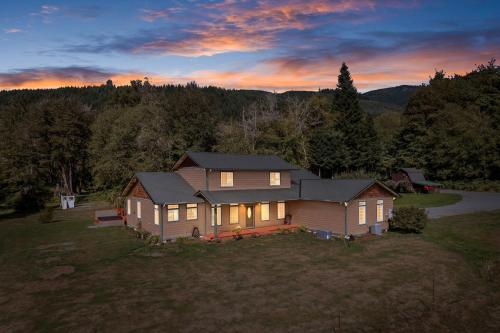 外觀, Kuma Tako's Secluded Mt Rainier Retreat in 阿什福德