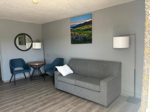 Days Inn & Suites by Wyndham Needles in Needles