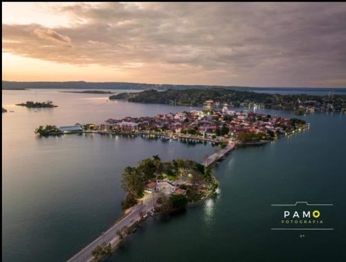 Vaatamisväärsus lähikonnas, Hospedaje doña Gladys (Hospedaje dona Gladys) in Flores