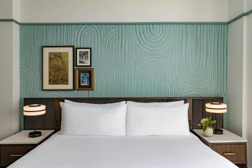 1 queen bed