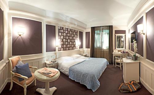 3 twin beds