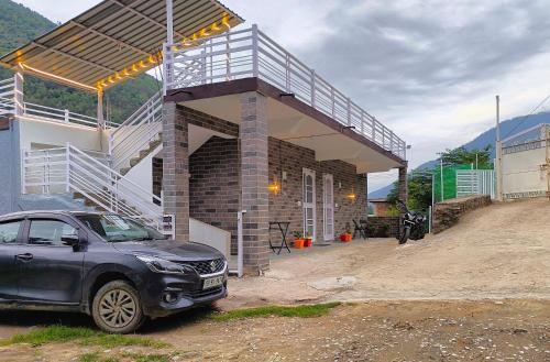 Cedar Crest Homestay in Gharakar