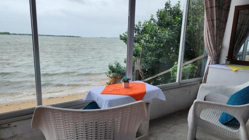 Dinuda Lagoon Resort in Kalpitiya