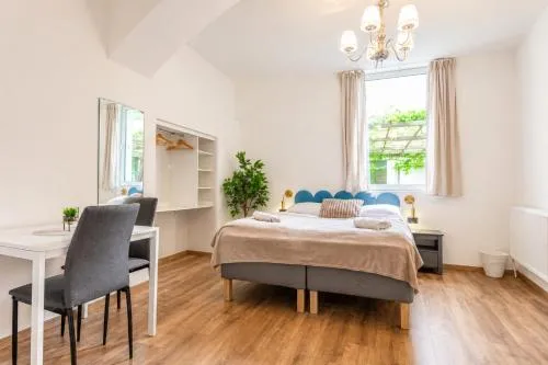Trendy Studio near Westbahnhof with Kitchenette & Smart TV in Wien, Österreich
