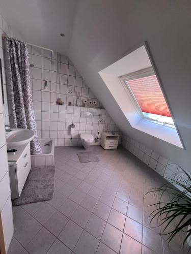 Badkamer, schönes Zimmer und Badezimmer in Einfamilienhaus (schones Zimmer und Badezimmer in Einfamilienhaus) in Tettnang